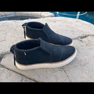 Tom’s booties size 8.5 wide